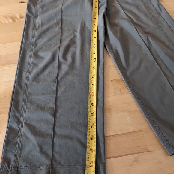 Lululemon - Wanderer Crop (size 2) - Picture 4 of 6